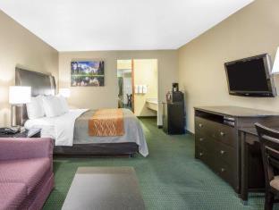 Room #30026513 at The Oakhurst Inn at Yosemite