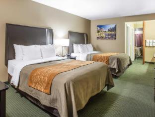 Room #30026515 at The Oakhurst Inn at Yosemite