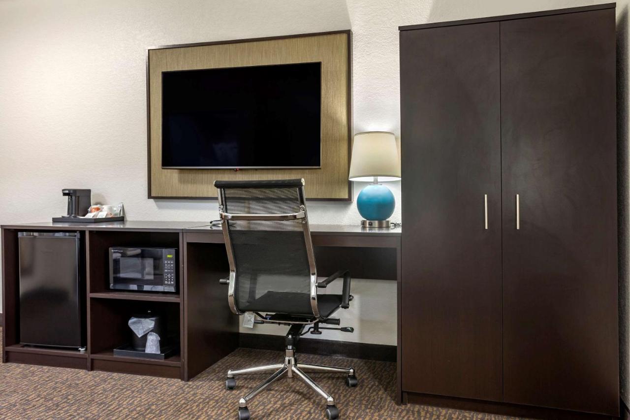 Queen Room - Non-Smoking at Sleep Inn St. Robert-Fort Leonard Wood