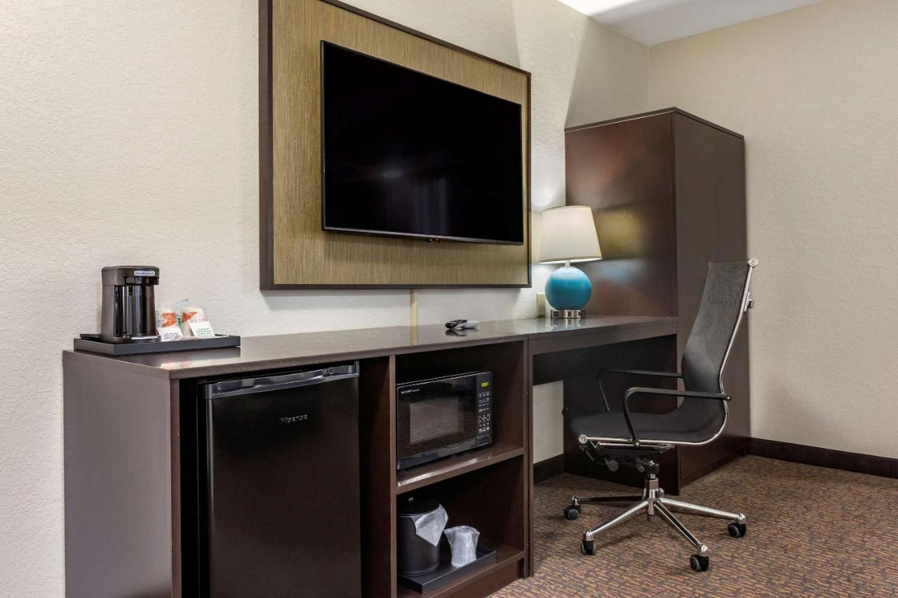 Queen Room - Non-Smoking at Sleep Inn St. Robert-Fort Leonard Wood