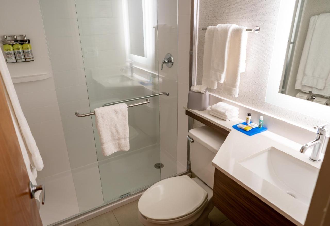 Queen Room at Holiday Inn Express Boston by IHG