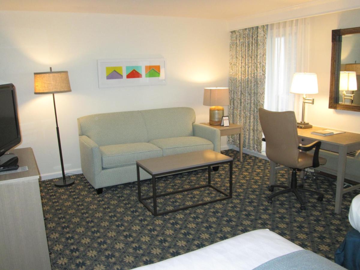 Double Annex Room - Disability Access at Middlebury Inn