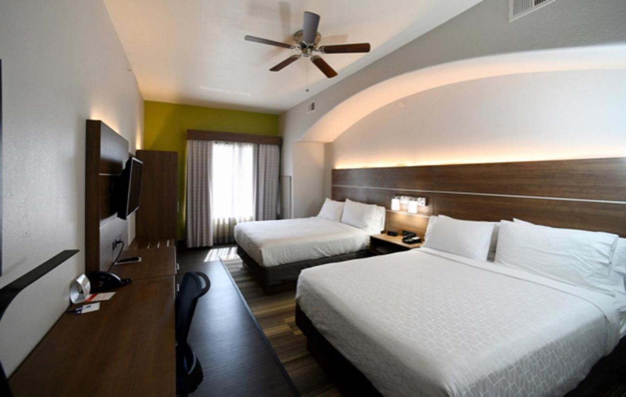 One-Bedroom Suite - Non-Smoking at Holiday Inn Express Hotel & Suites Seguin by IHG