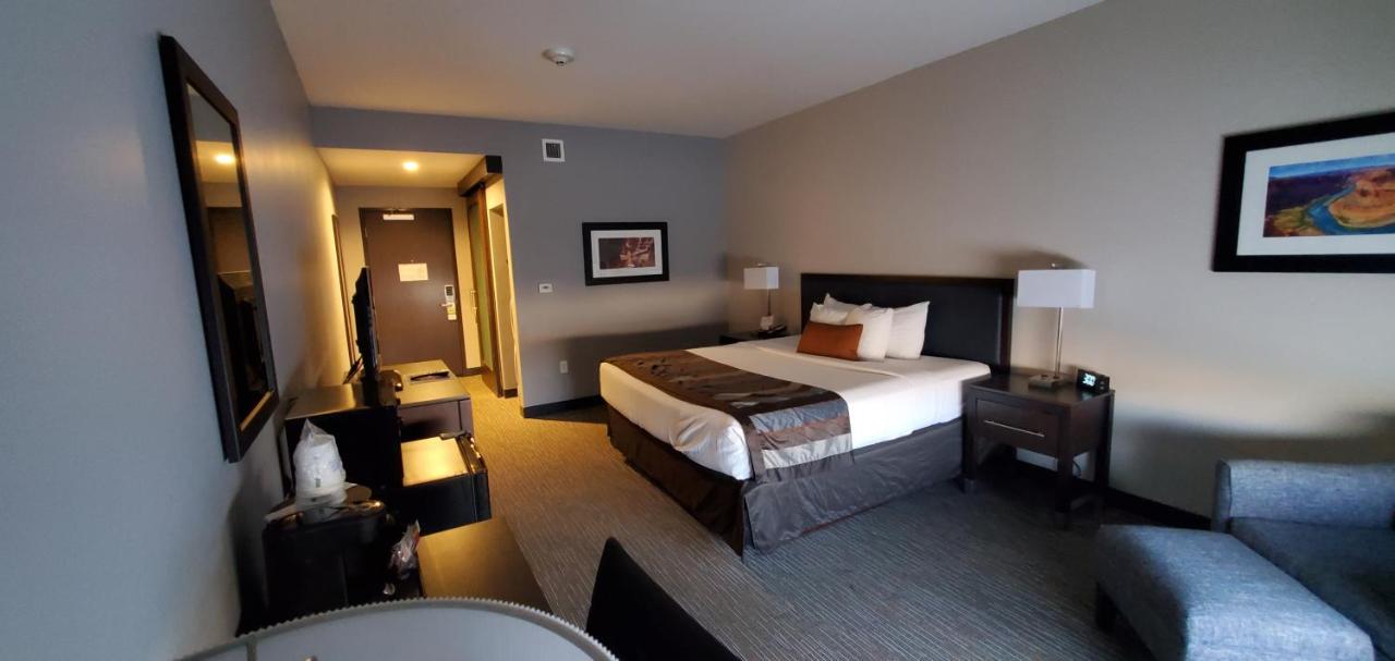 Deluxe King Room - Mobility Access/Non-Smoking at Wingate by Wyndham Page Lake Powell