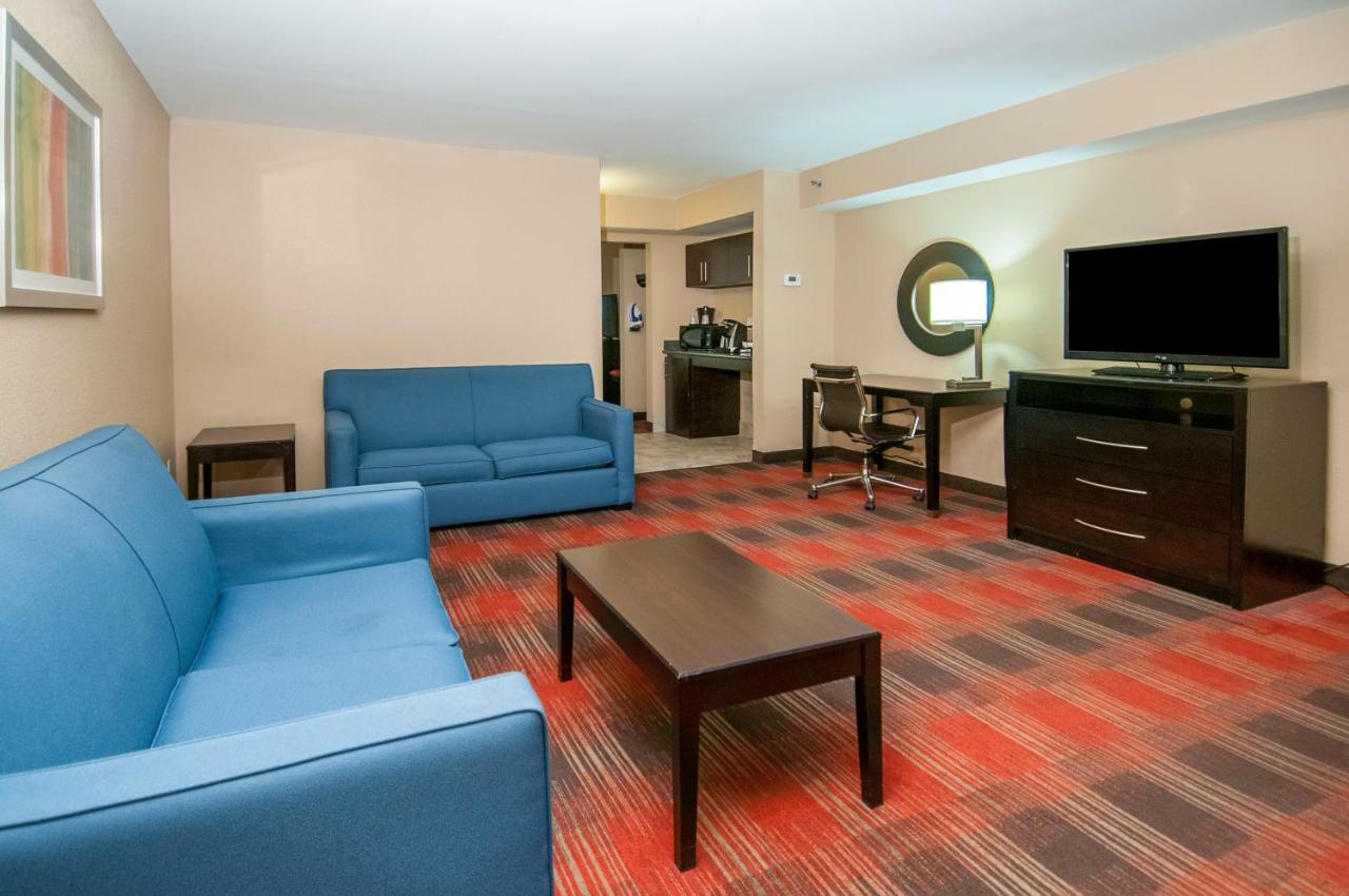 Suite at Holiday Inn Express & Suites Jackson Downtown - Coliseum, an IHG Hotel