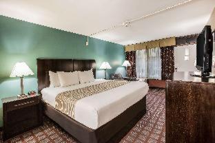 King Room - Non-Smoking at Super 8 by Wyndham Meadowlands
