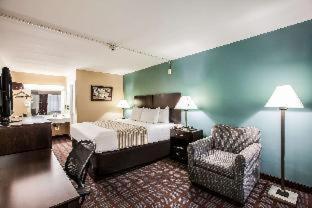 King Room - Non-Smoking at Super 8 by Wyndham Meadowlands