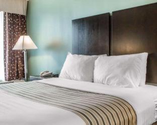 King Room - Non-Smoking at Super 8 by Wyndham Meadowlands