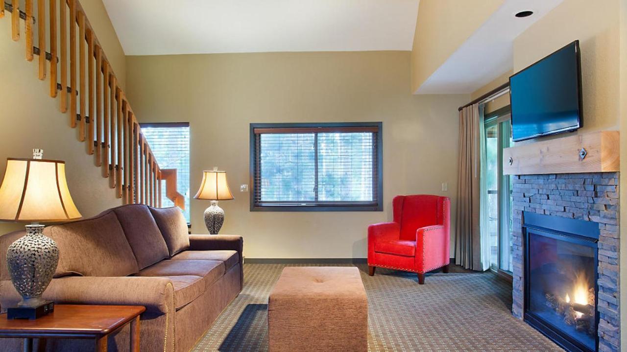 Suite with One King Bed, One Queen Beds and Two Single Beds - Non Smoking at Hilton Vacation Club Christmas Mountain Village