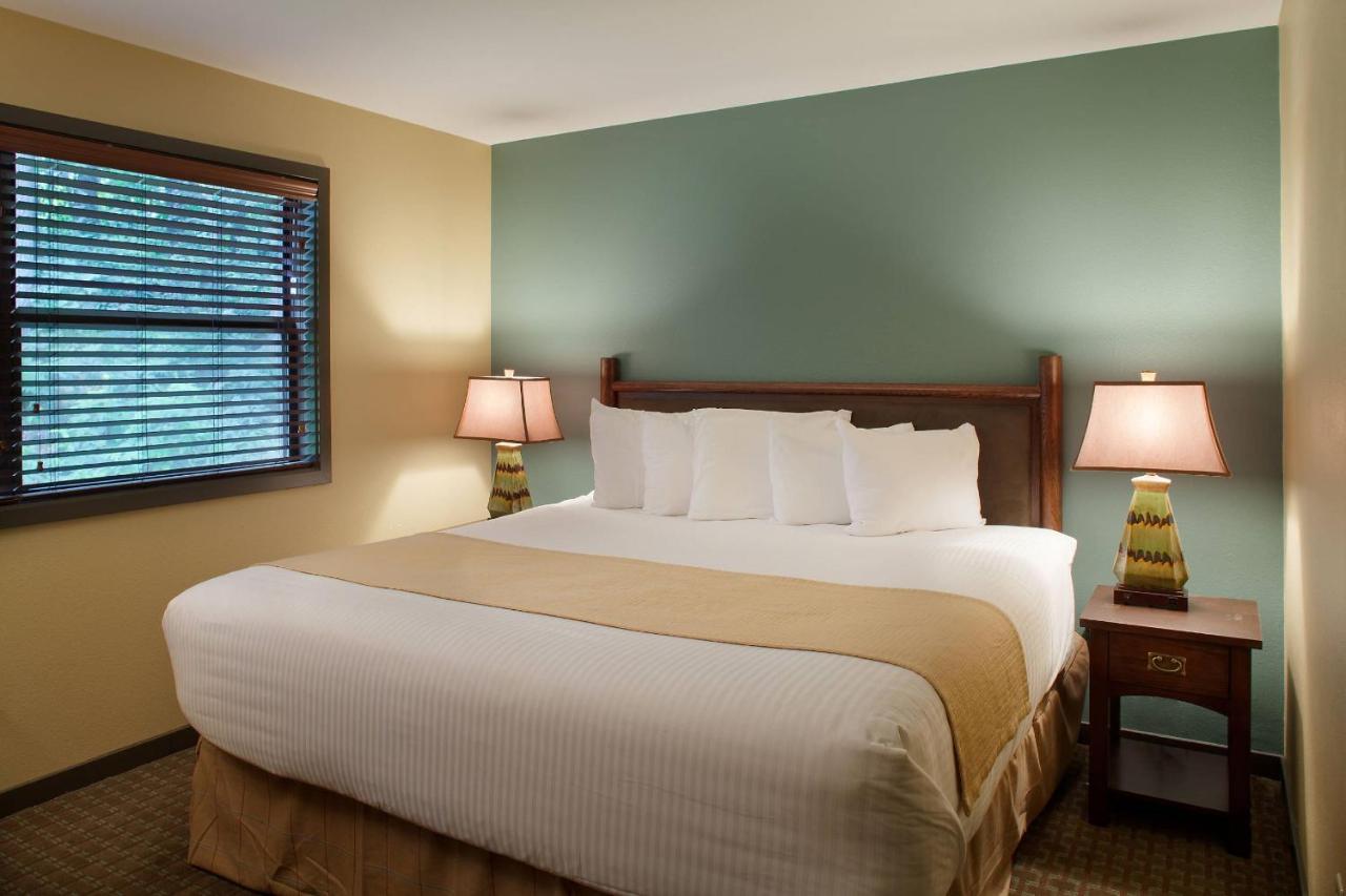 King Suite with Queen Bed and Sofa Bed - Non-Smoking at Hilton Vacation Club Christmas Mountain Village