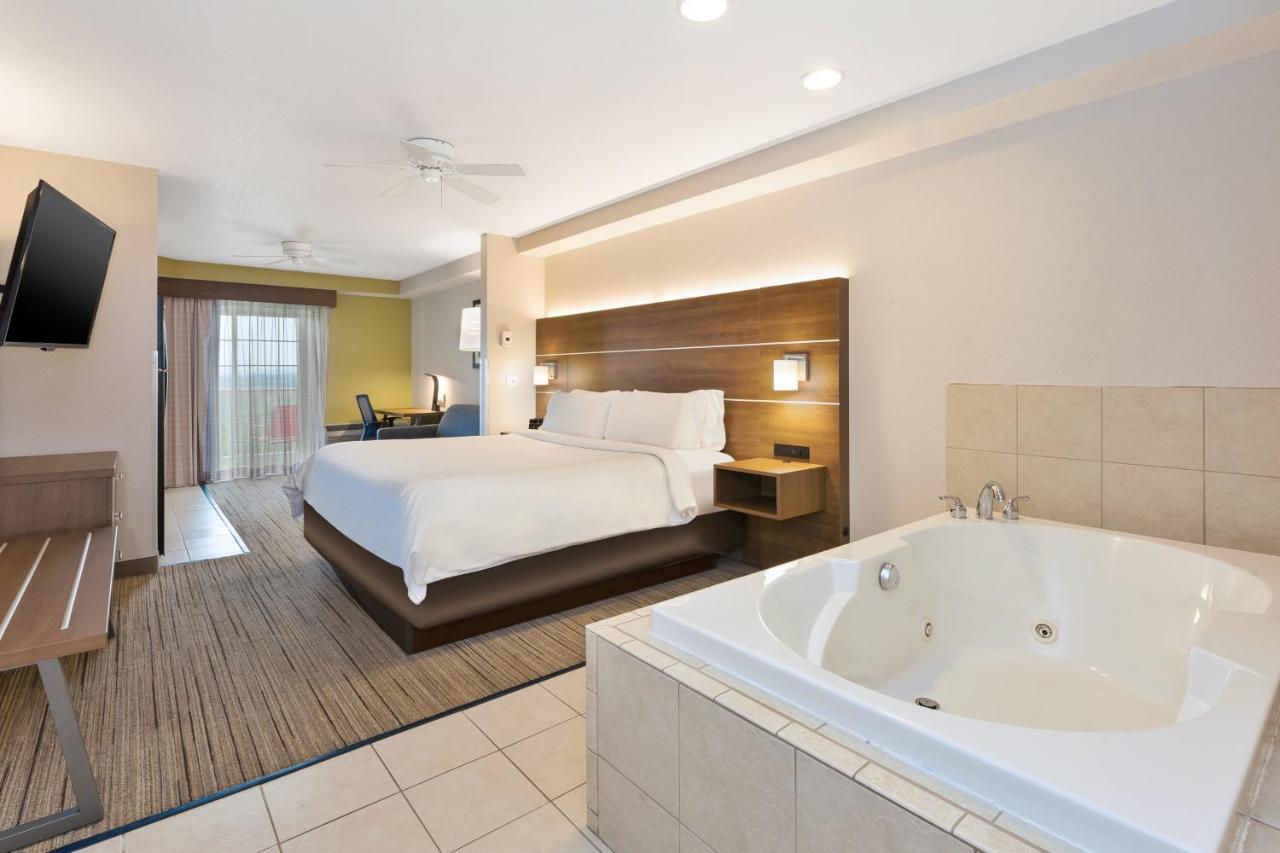 King Suite - Non-Smoking at Holiday Inn Express & Suites Petoskey by IHG