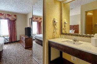 Room #18795409 at Quality Suites San Antonio Northeast