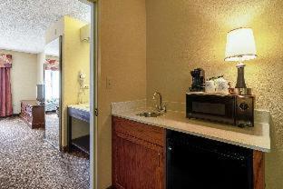 Room #18795409 at Quality Suites San Antonio Northeast