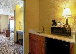 Room #18795409 at Quality Suites San Antonio Northeast