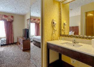 Room #18795409 at Quality Suites San Antonio Northeast
