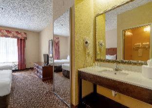 Room #18795410 at Quality Suites San Antonio Northeast