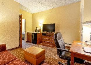 Room #18795410 at Quality Suites San Antonio Northeast