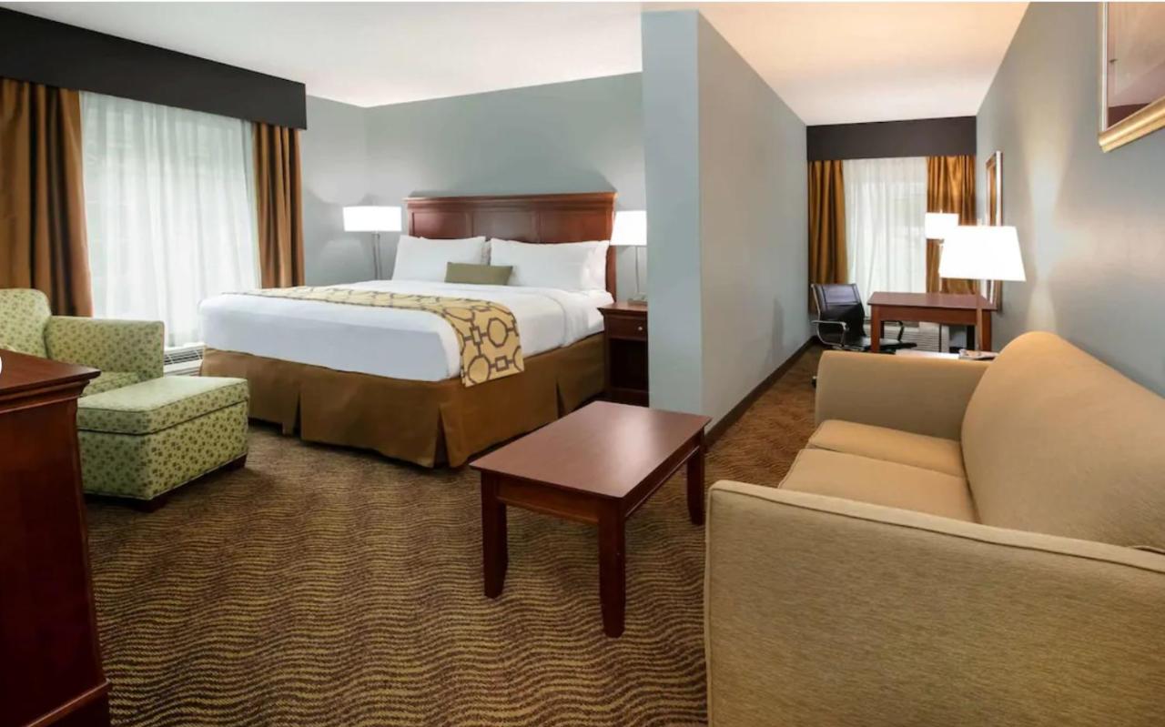 King Suite - Non-Smoking at Baymont Inn & Suites by Wyndham Braselton