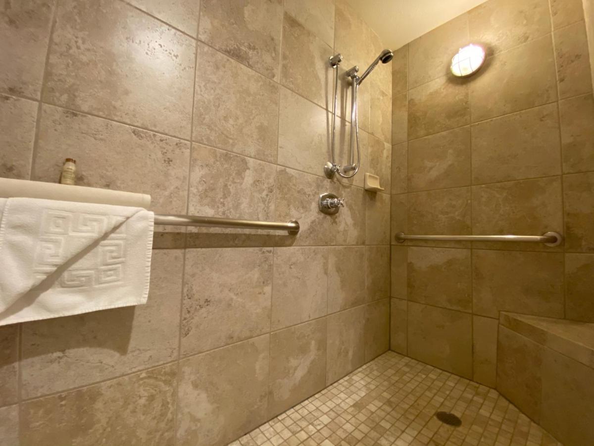Queen Room - Disability Access at Hotel Boulderado