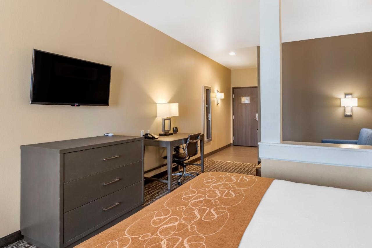 King Suite - Non-Smoking at Comfort Suites Near Sam Houston Race Park