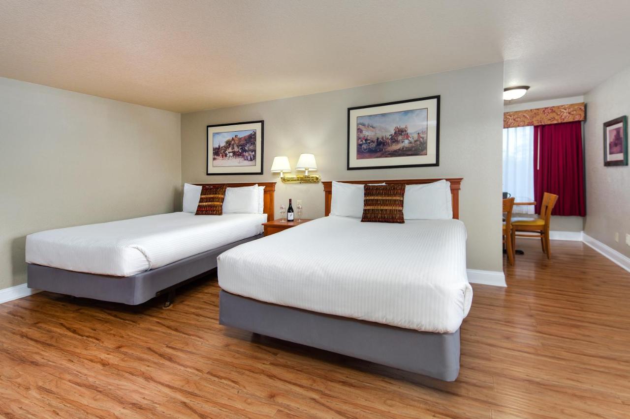 Queen Room with Two Queen Beds with Kitchenette at Stratford Inn