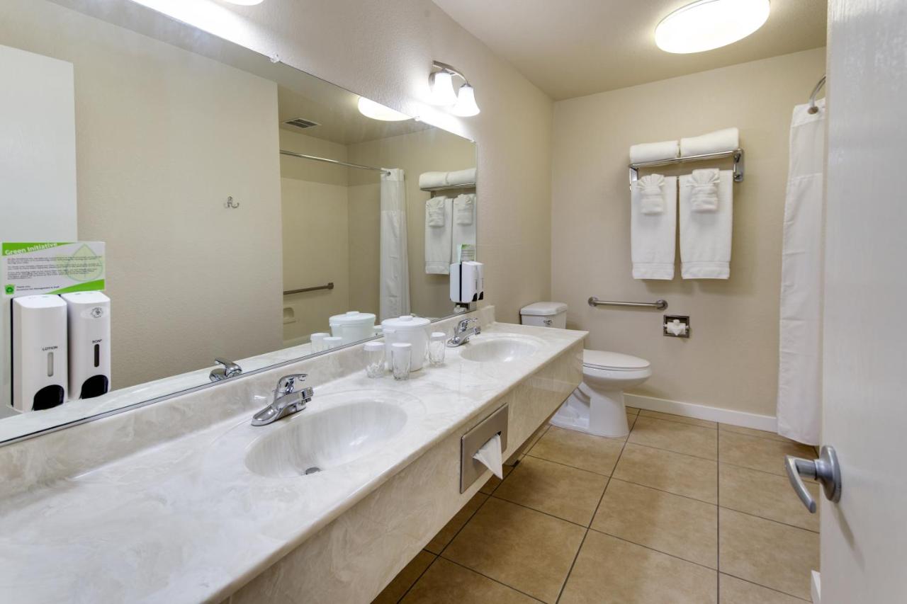 Queen Room with Two Queen Beds with Kitchenette at Stratford Inn