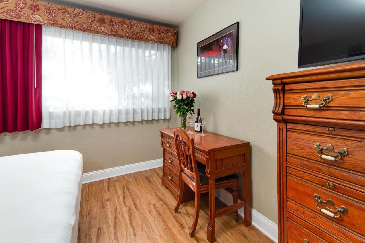 King Suite with Spa Bath at Stratford Inn