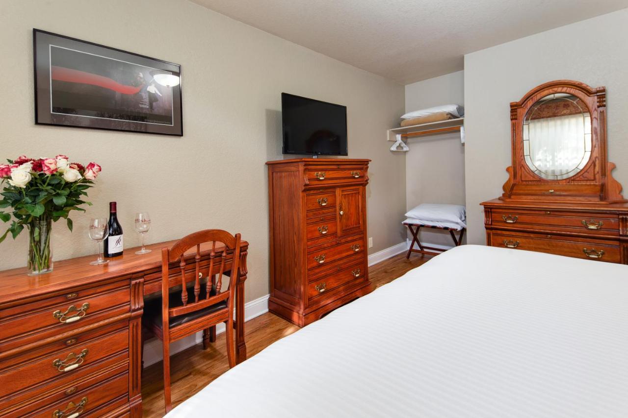 King Suite with Spa Bath at Stratford Inn