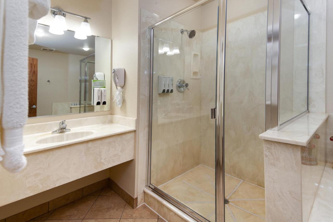 King Suite with Spa Bath at Stratford Inn