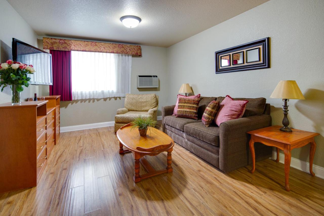 King Suite with Spa Bath at Stratford Inn