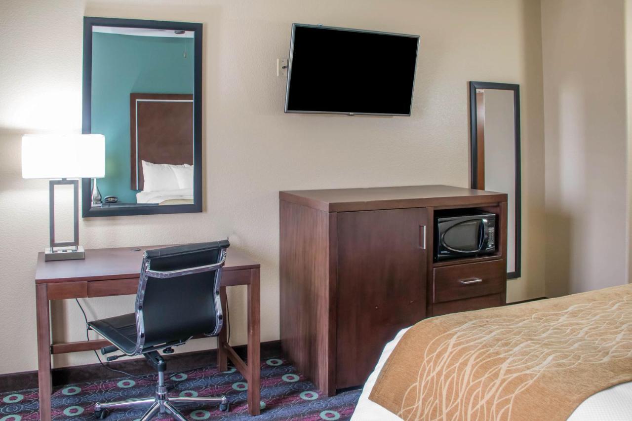 King Room - Accessible/Non-Smoking at Comfort Inn & Suites San Marcos near Outlet Mall