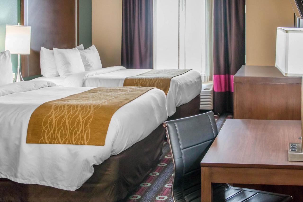 Queen Room with Two Queen Beds and Tub - Hearing Accessible/Non-Smoking at Comfort Inn & Suites San Marcos near Outlet Mall