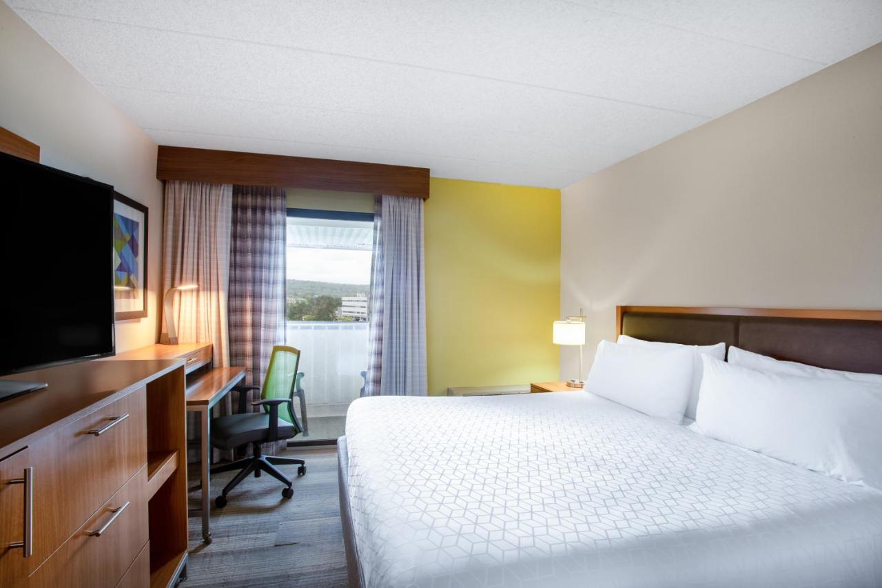 Executive King Room - Non-Smoking at Holiday Inn Express Hotel & Suites Philadelphia – King of Prussia by IHG