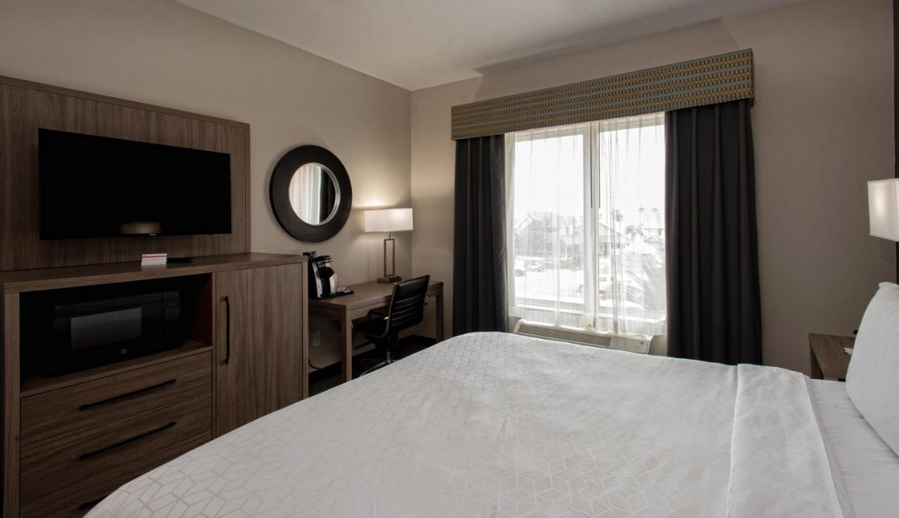 Leisure King Room - Non-Smoking at Holiday Inn Express & Suites Port Aransas/Beach Area by IHG