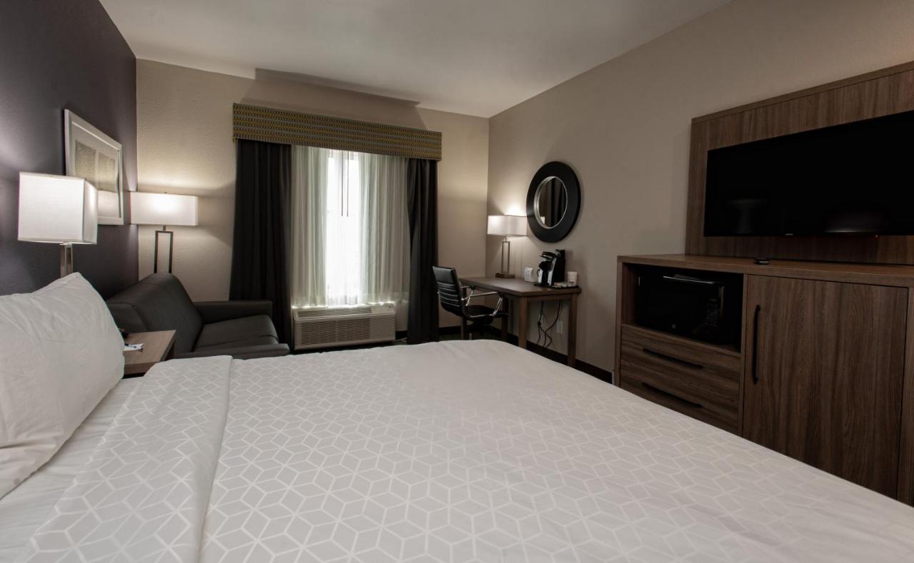 Leisure King Room - Non-Smoking at Holiday Inn Express & Suites Port Aransas/Beach Area by IHG