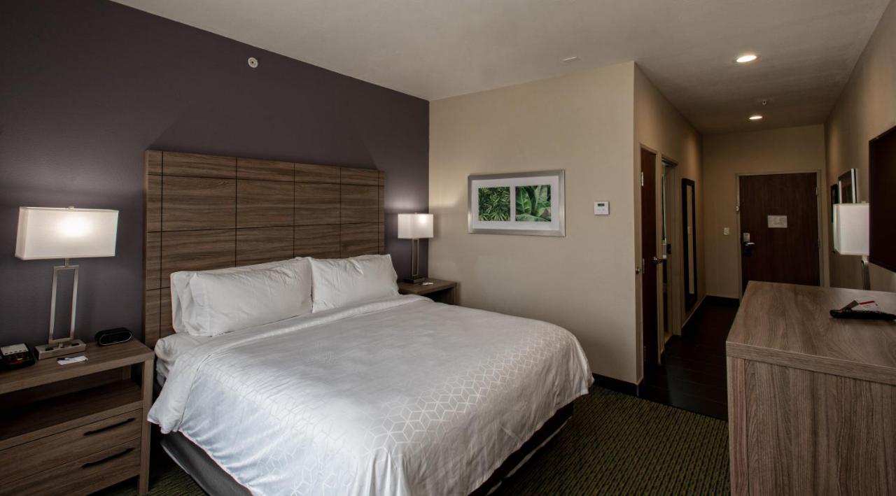 Leisure King Room - Non-Smoking at Holiday Inn Express & Suites Port Aransas/Beach Area by IHG