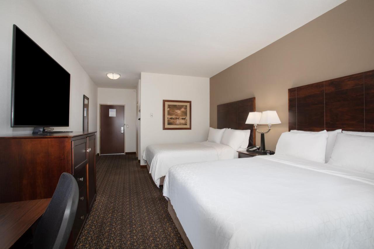Queen Room with Two Queen Beds Executive - Non-Smoking at Holiday Inn Express Hotel & Suites Lander by IHG