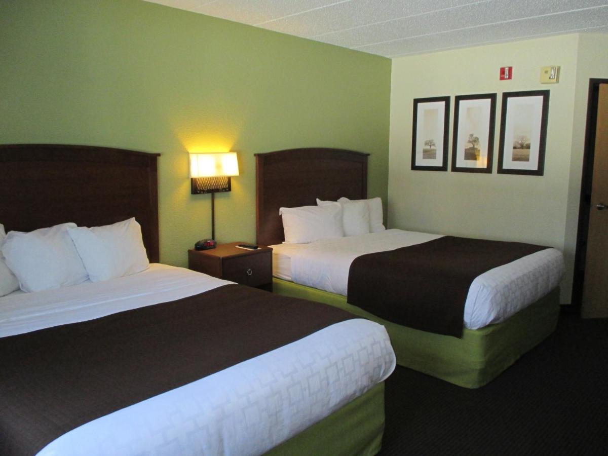 Queen Room - Disability Access at Cobblestone Hotel & Suites – Wisconsin Rapids
