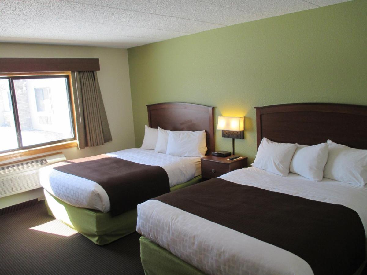 Queen Studio at Cobblestone Hotel & Suites – Wisconsin Rapids