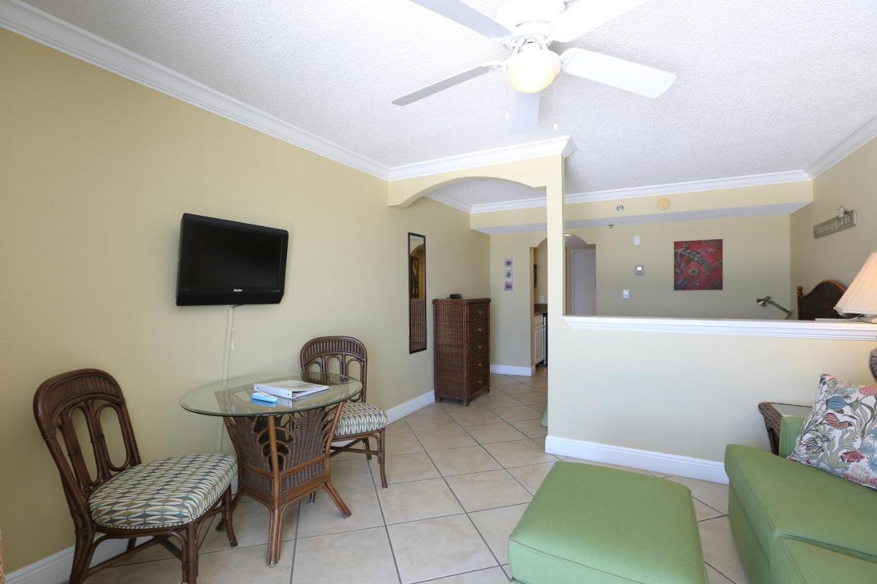 King Studio with Pool View at Barefoot Beach Club