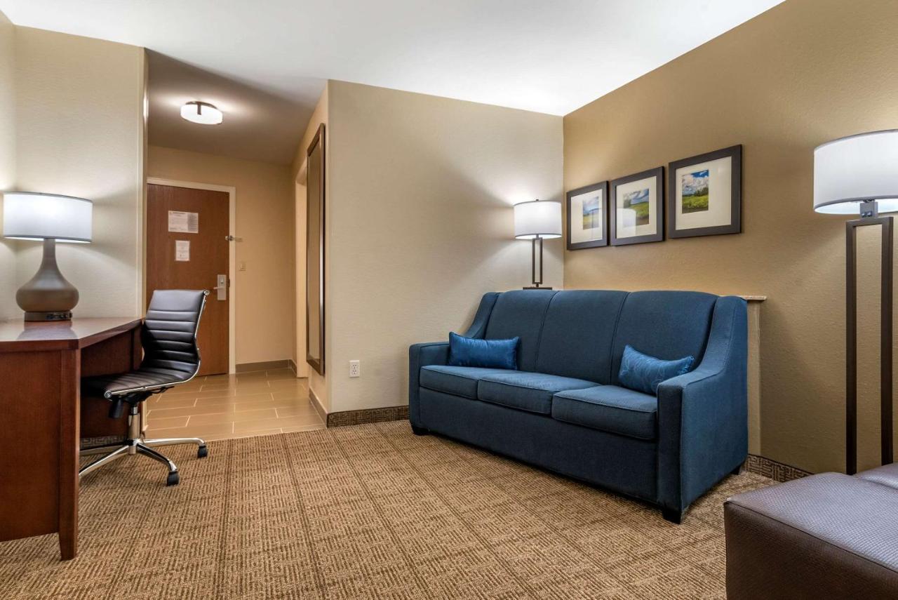 King Suite - Non-Smoking at Comfort Suites Niceville Near Elgin Air Force Base