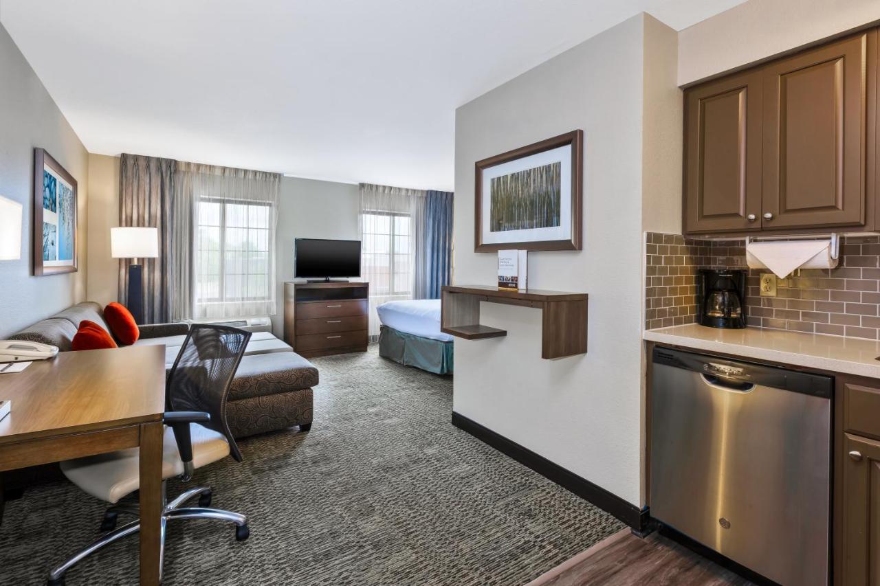 Queen Studio at Staybridge Suites Kalamazoo by IHG