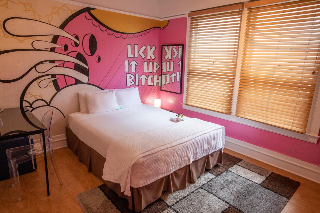 Standard Queen Room at Hotel des Arts