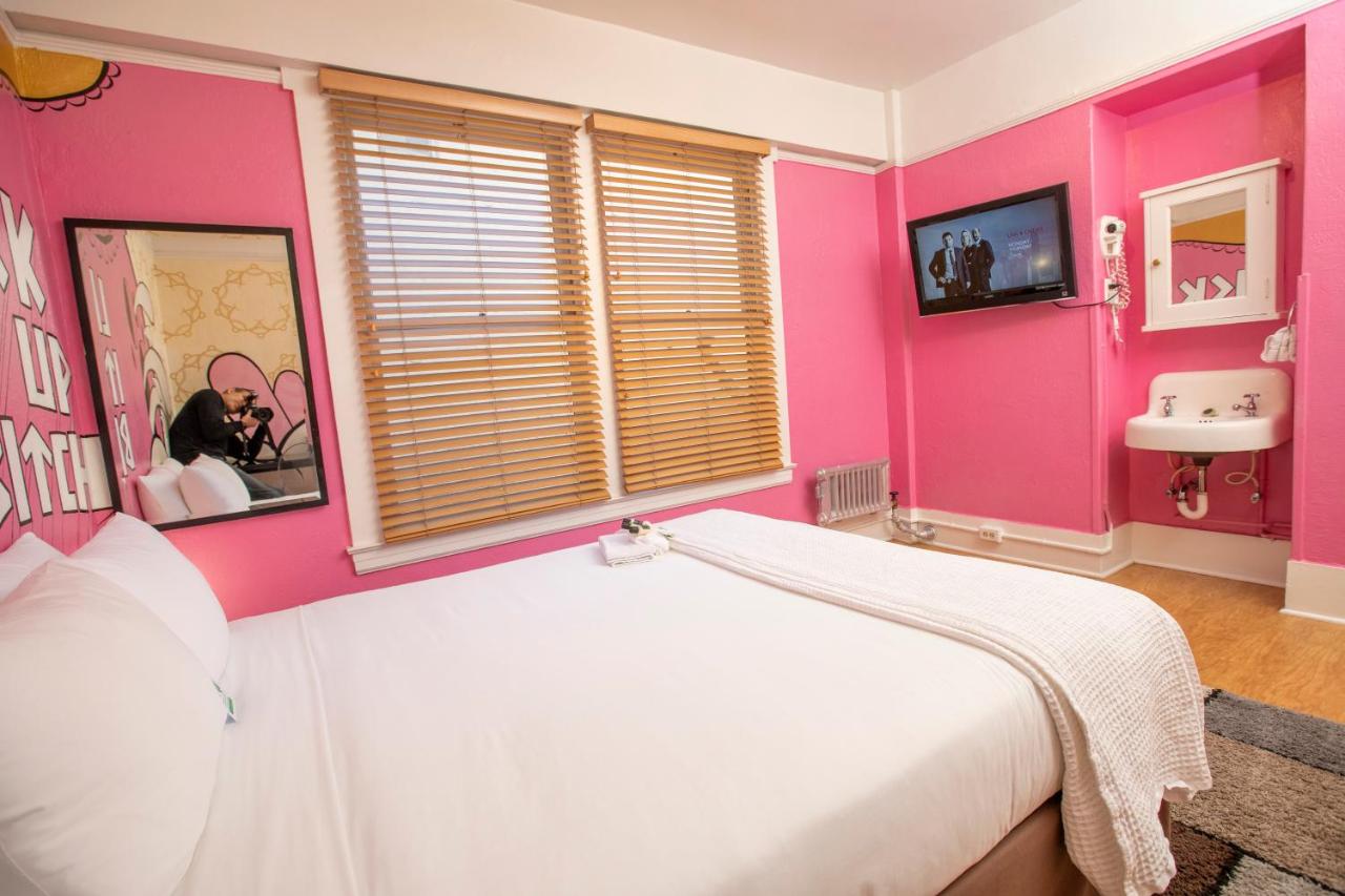 Standard Queen Room at Hotel des Arts