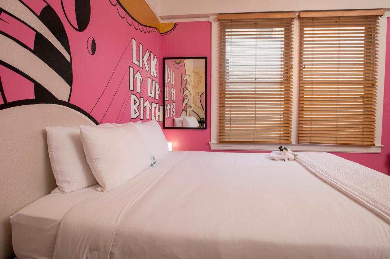 Standard Queen Room at Hotel des Arts