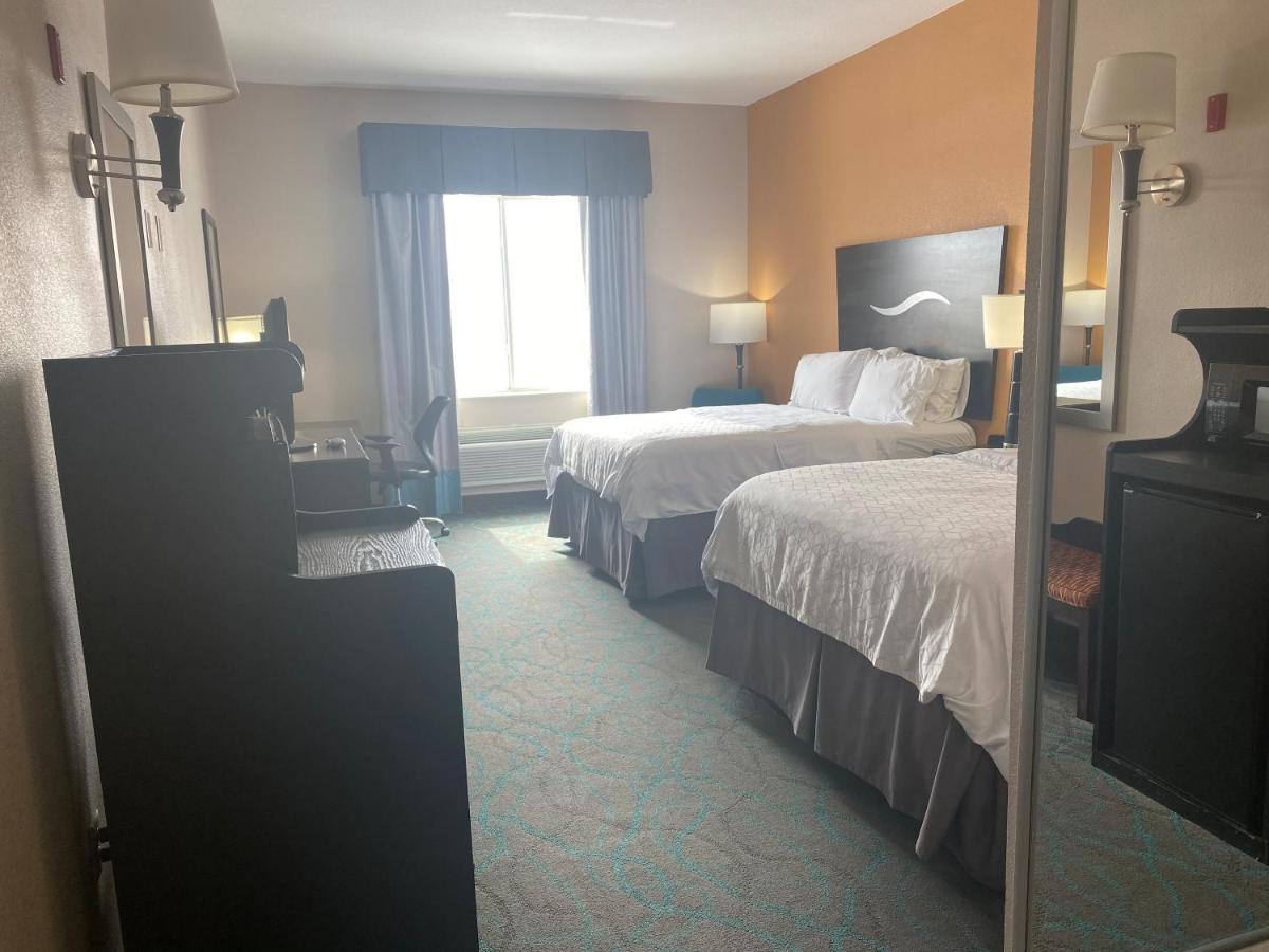 Queen Room with Two Queen Beds at Holiday Inn Express Hotel and Suites Fort Stockton by IHG