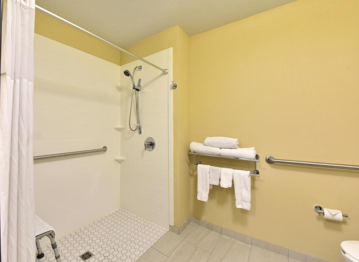 King Room - Mobility Access/Non-Smoking at Days Inn by Wyndham Springville