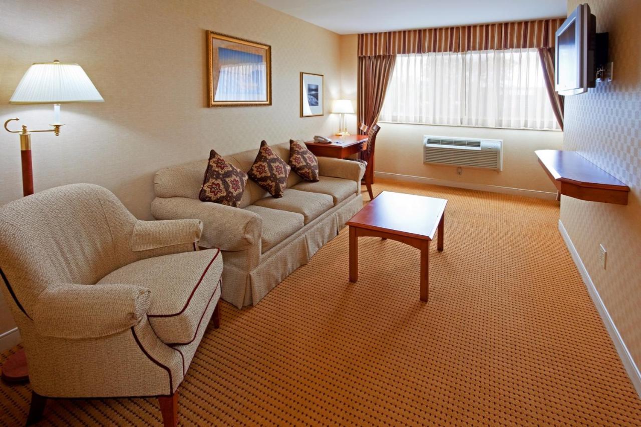 King Suite at Rockville Centre Hotel