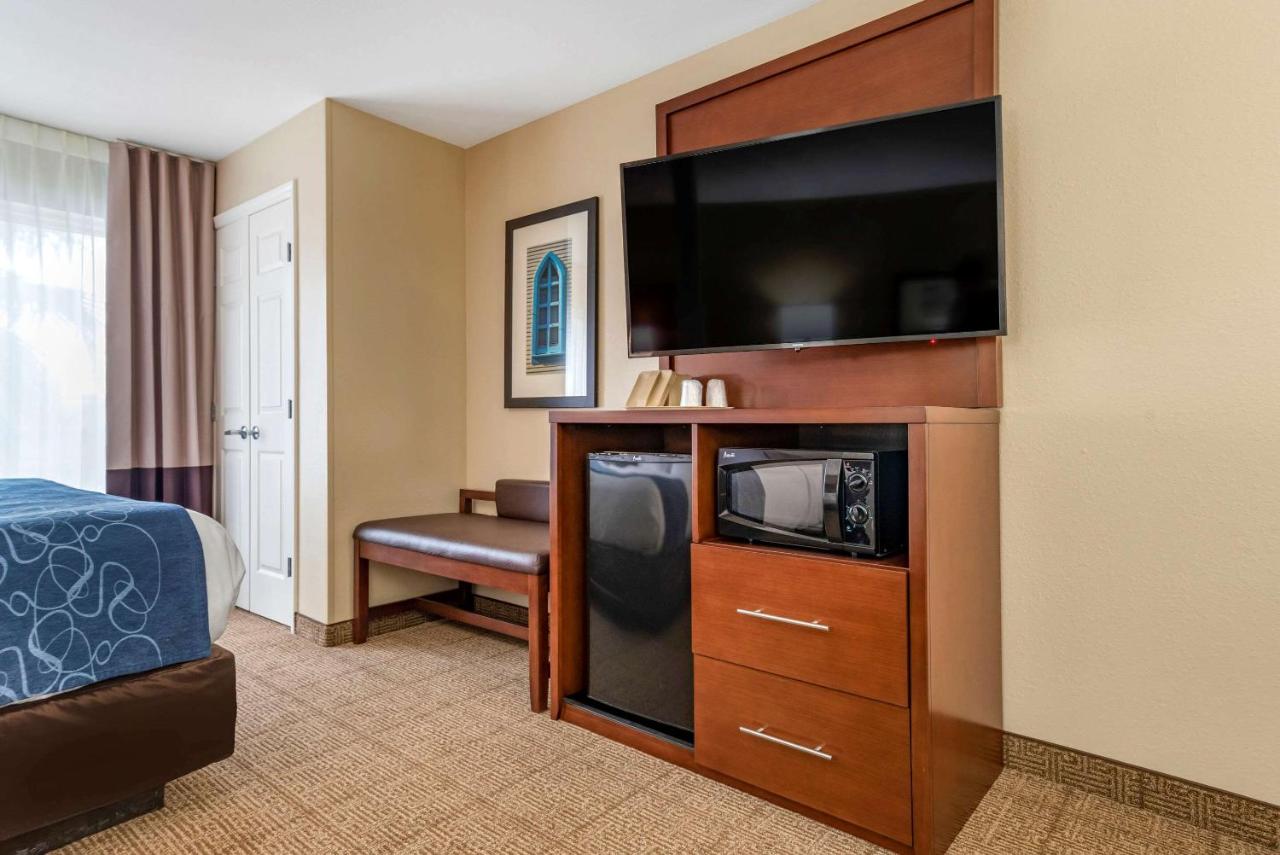 King Suite - Non-Smoking at Comfort Suites Niceville Near Elgin Air Force Base
