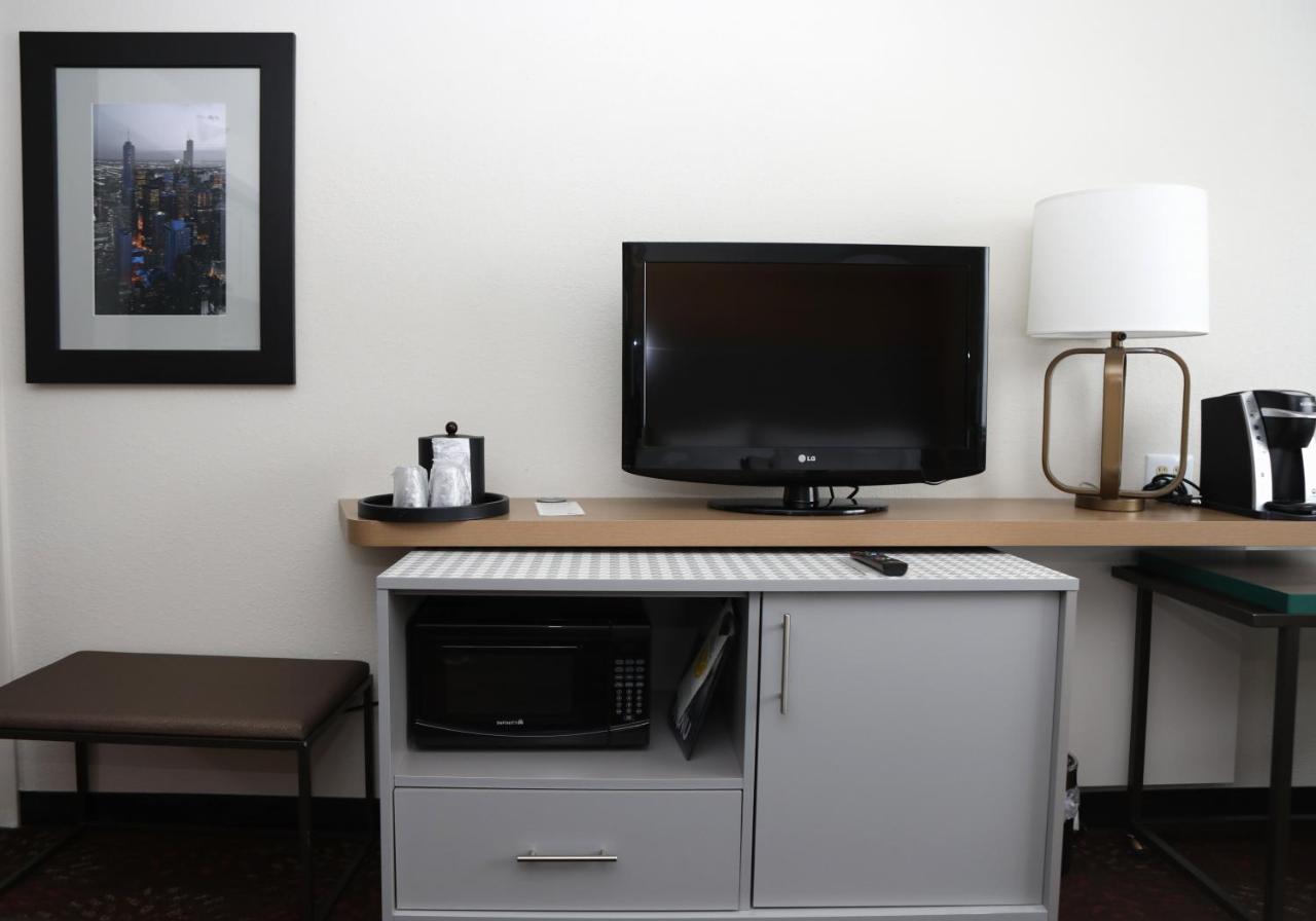 King Room - Disability Access/Non-Smoking at Holiday Inn Chicago O'Hare Area by IHG